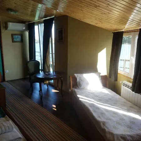 Otard Hostel *